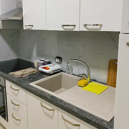 Apartment Eta's Golem (Tirana)