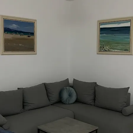 Eta's * Golem (Tirana)